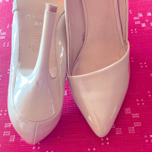 Nude Patent Leather Stiletto Heels / Size 8 (38.5 EU) - Picture 2 of 5